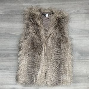 Divided by H&M Women's Faux Fur Vest Lined US Size 8 with Pockets